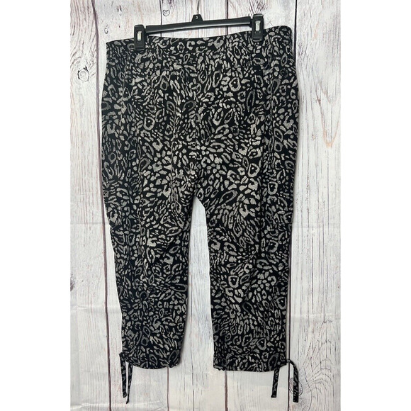 Chico's Zenergy Black & White Crop Pants Lightweight Summer Size 36'' Waist - Picture 5 of 7